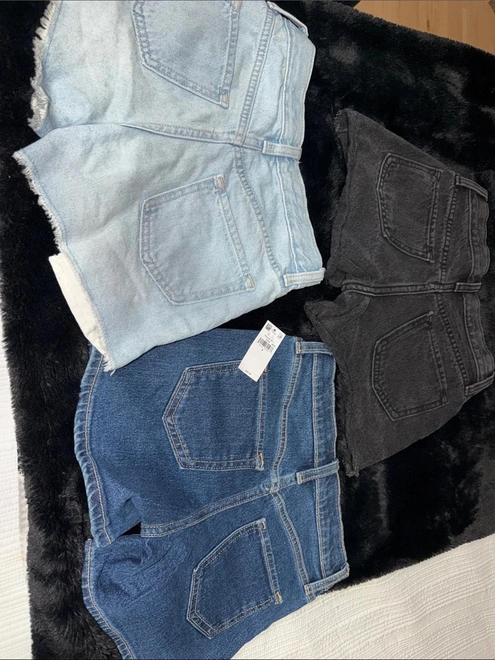 Old Navy Girls 4-Pack Denim Shorts - Light Blue, Black, Dark Blue & cream